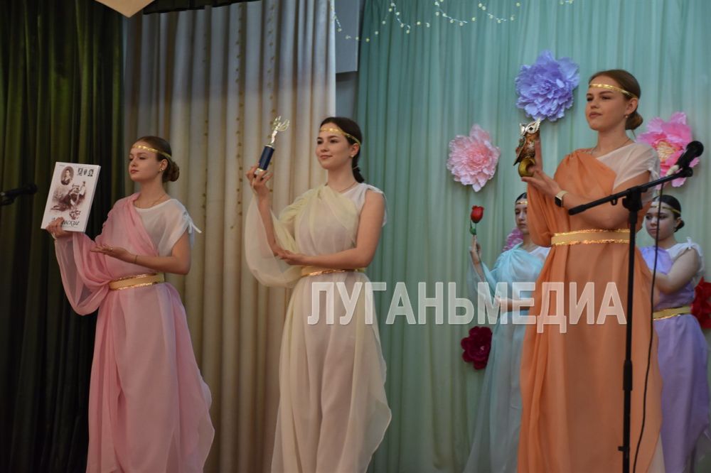 В Алчевской гимназии имени Владимира Онуфриенко состоялся день открытых дверей для будущих первоклассников В Алчевской гимназии имени Владимира Онуфриенко состоялся день открытых дверей для будущих первоклассников