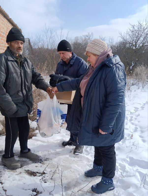 В Международный день добрых дел работники отделов жизнеобеспечения сёл Меловского округа оказали помощь семьям, которые оказались в тяжёлых жизненных ситуациях В Международный день добрых дел работники отделов жизнеобеспечения сёл Меловского округа оказали помощь семьям, которые оказались в тяжёлых жизненных ситуациях