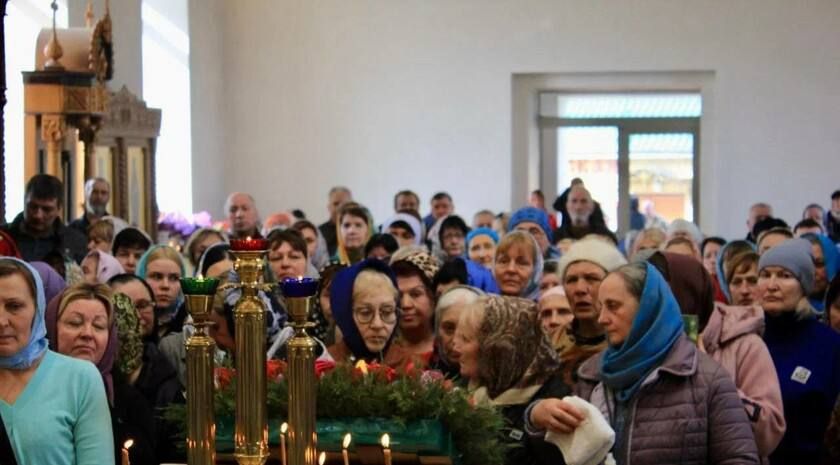 Более 250 паломников из Луганска, Красного Луча, Перевальска, Алчевска и других городов ЛНР приехали в Свято-Вознесенский мужской монастырь села Хорошее, где состоялось масштабное празднование в честь местночтимой... Более 250 паломников из Луганска, Красного Луча, Перевальска, Алчевска и других городов ЛНР приехали в Свято-Вознесенский мужской монастырь села Хорошее, где состоялось масштабное празднование в честь местночтимой...