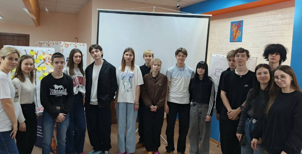 первое занятие English speaking club Алчевского молодёжного центра собрало первых любителей иностранных языков! первое занятие English speaking club Алчевского молодёжного центра собрало первых любителей иностранных языков!