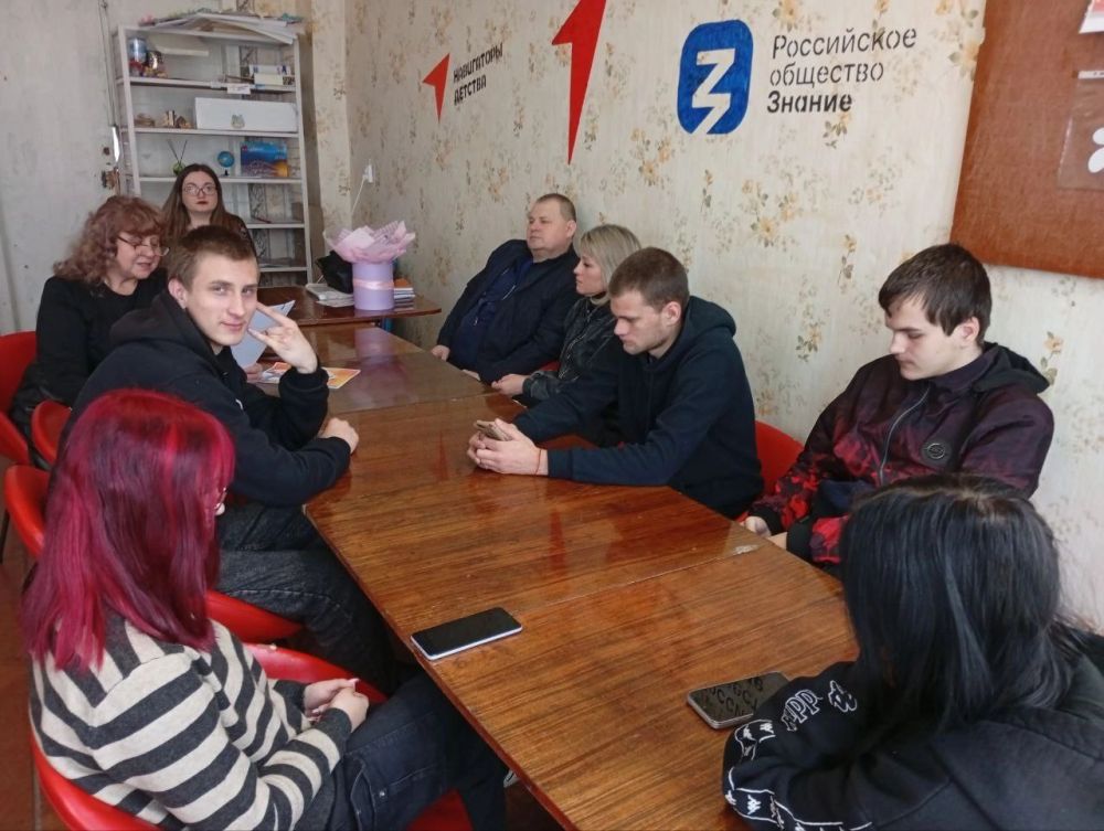 17.03.2025 года в ГБОУ СПО ЛНР "Антрацитовском промышленно-экономическом колледже" прошло внеурочное занятие «Разговоры о важном» на тему "День воссоединения Крыма и Севастополя 17.03.2025 года в ГБОУ СПО ЛНР "Антрацитовском промышленно-экономическом колледже" прошло внеурочное занятие «Разговоры о важном» на тему "День воссоединения Крыма и Севастополя