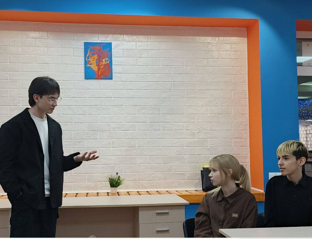первое занятие English speaking club Алчевского молодёжного центра собрало первых любителей иностранных языков! первое занятие English speaking club Алчевского молодёжного центра собрало первых любителей иностранных языков!