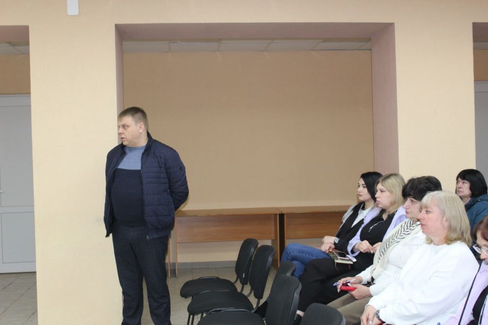 Сегодня провел аппаратное совещание с начальниками структурных подразделений администрации, руководителями предприятий, учреждений и организаций Беловодского муниципального округа Сегодня провел аппаратное совещание с начальниками структурных подразделений администрации, руководителями предприятий, учреждений и организаций Беловодского муниципального округа