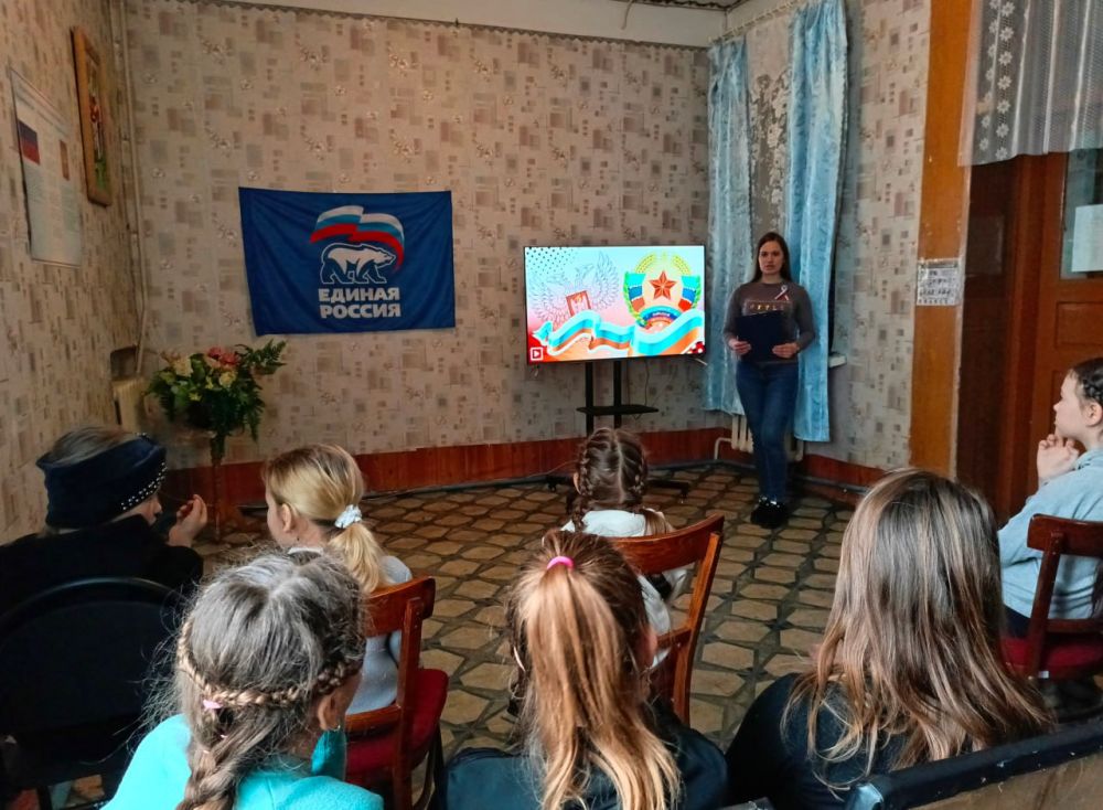Сегодня мы имеем возможность говорить на русском языке, чтить героев Великой Отечественной войны, наших дедов и прадедов, и никто не посмеет изменить наши традиции Сегодня мы имеем возможность говорить на русском языке, чтить героев Великой Отечественной войны, наших дедов и прадедов, и никто не посмеет изменить наши традиции