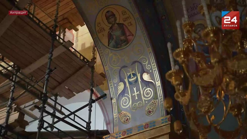 В Антраците расписывают храм Рождества Христова