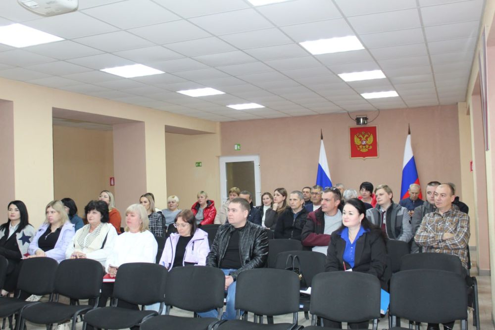 Сегодня провел аппаратное совещание с начальниками структурных подразделений администрации, руководителями предприятий, учреждений и организаций Беловодского муниципального округа Сегодня провел аппаратное совещание с начальниками структурных подразделений администрации, руководителями предприятий, учреждений и организаций Беловодского муниципального округа