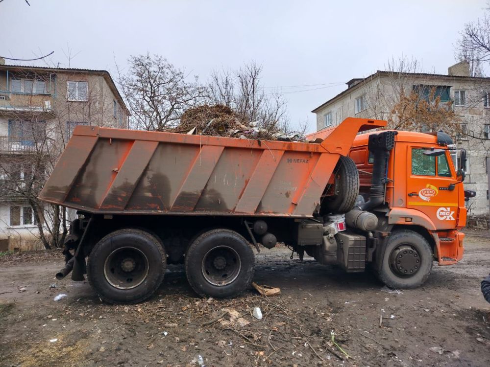 В течение дня убран и вывезен мусор с 6 стихийных свалок рядом с площадками ТКО В течение дня убран и вывезен мусор с 6 стихийных свалок рядом с площадками ТКО