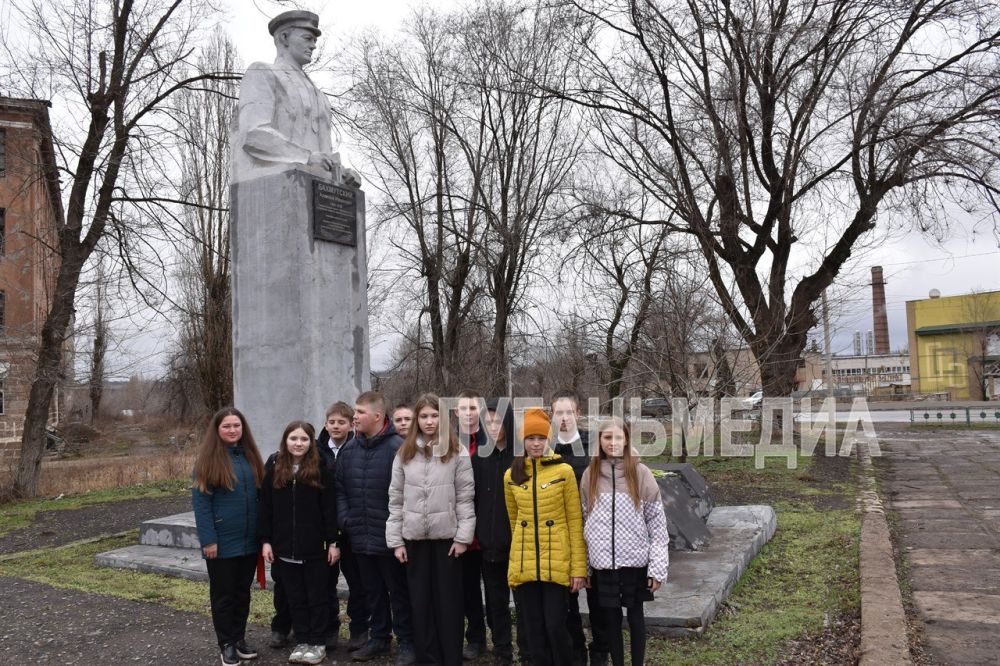 В музее истории города Первомайска прошел тематический час, посвященный выдающемуся первомайцу Алексею Бахмутскому – изобретателю первого в мире угольного комбайна В музее истории города Первомайска прошел тематический час, посвященный выдающемуся первомайцу Алексею Бахмутскому – изобретателю первого в мире угольного комбайна