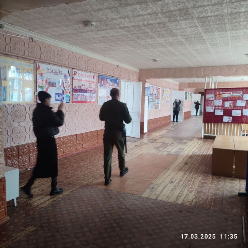 Сотрудники отдела чрезвычайных ситуаций Администрации городского округа муниципальное образование городской округ город Ровеньки приняли участие в учениях по действиям охраны, сотрудников и учащихся в Ровеньковской школе им.... Сотрудники отдела чрезвычайных ситуаций Администрации городского округа муниципальное образование городской округ город Ровеньки приняли участие в учениях по действиям охраны, сотрудников и учащихся в Ровеньковской школе им....