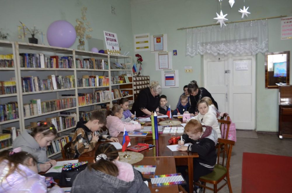 16 марта в библиотеке ДК г. Вахрушево прошёл познавательно-творческий час к 11-й годовщине воссоединения Крыма с Россией! 16 марта в библиотеке ДК г. Вахрушево прошёл познавательно-творческий час к 11-й годовщине воссоединения Крыма с Россией!