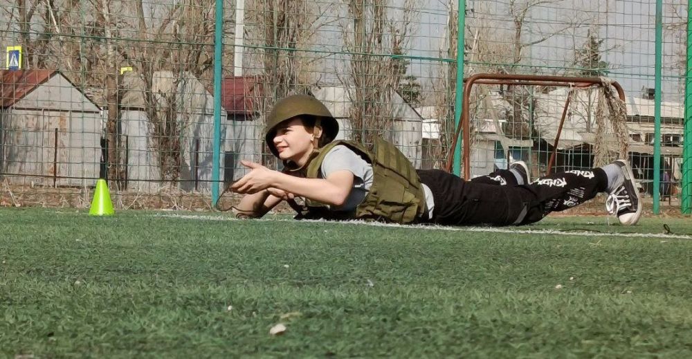 «Зарница 2.0» — это не просто игра, это настоящая школа мужества, дружбы и любви к Родине! «Зарница 2.0» — это не просто игра, это настоящая школа мужества, дружбы и любви к Родине!