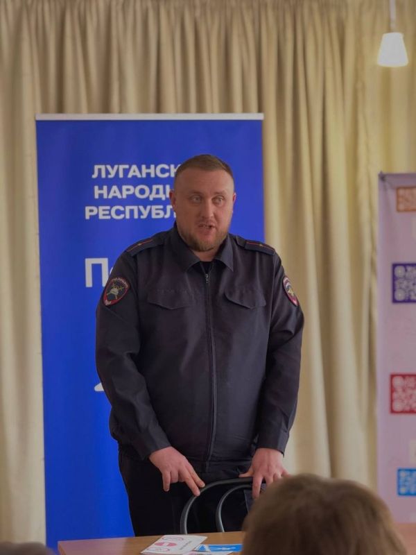 Веселотарасовскую среднюю школу посетил инспектор БПДД ОГИБДД ОМВД России Лутугинский Веселотарасовскую среднюю школу посетил инспектор БПДД ОГИБДД ОМВД России Лутугинский