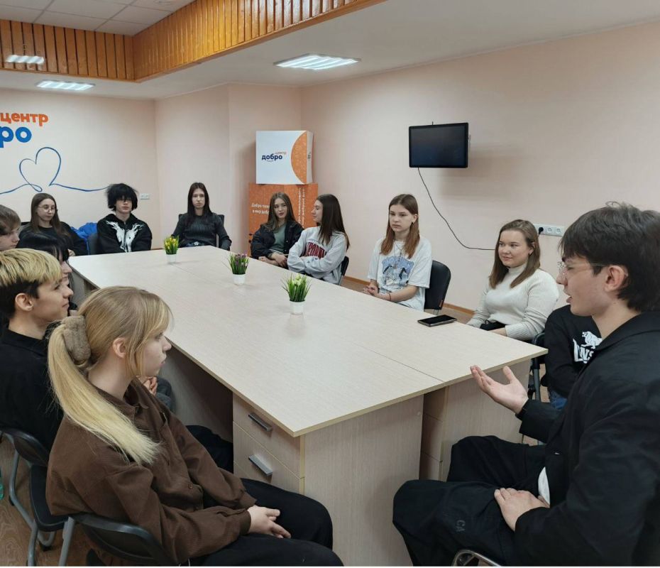 первое занятие English speaking club Алчевского молодёжного центра собрало первых любителей иностранных языков! первое занятие English speaking club Алчевского молодёжного центра собрало первых любителей иностранных языков!