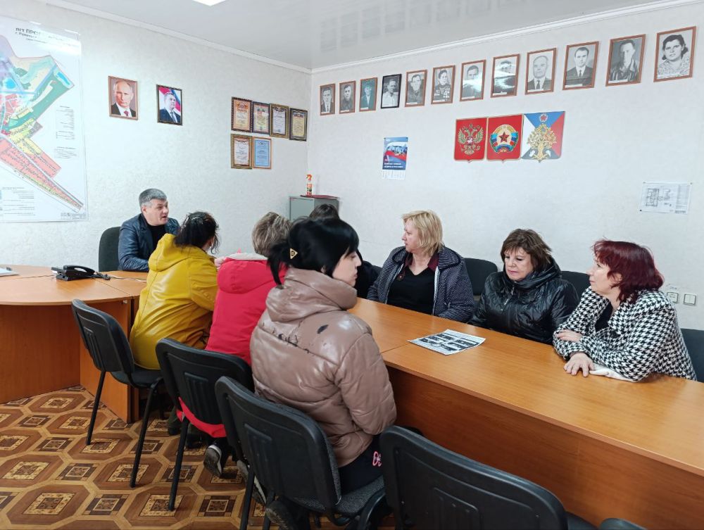 17.03.2025 в отделе жизнеобеспечения пгт Пролетарский Администрации городского округа город Ровеньки Луганской Народной Республики состоялся сход жителей, на котором был рассмотрен ряд вопросов 17.03.2025 в отделе жизнеобеспечения пгт Пролетарский Администрации городского округа город Ровеньки Луганской Народной Республики состоялся сход жителей, на котором был рассмотрен ряд вопросов