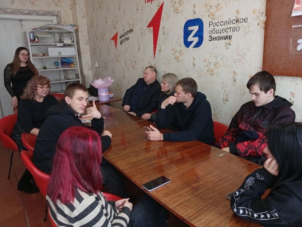 17.03.2025 года в ГБОУ СПО ЛНР "Антрацитовском промышленно-экономическом колледже" прошло внеурочное занятие «Разговоры о важном» на тему "День воссоединения Крыма и Севастополя 17.03.2025 года в ГБОУ СПО ЛНР "Антрацитовском промышленно-экономическом колледже" прошло внеурочное занятие «Разговоры о важном» на тему "День воссоединения Крыма и Севастополя