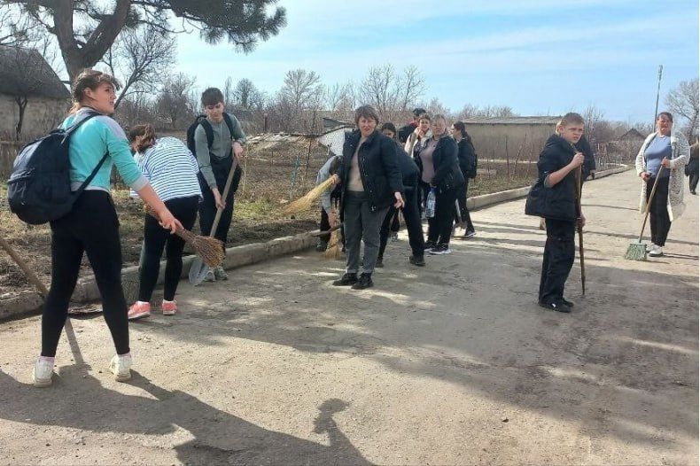 В селе Медвежанка провели субботник В селе Медвежанка провели субботник