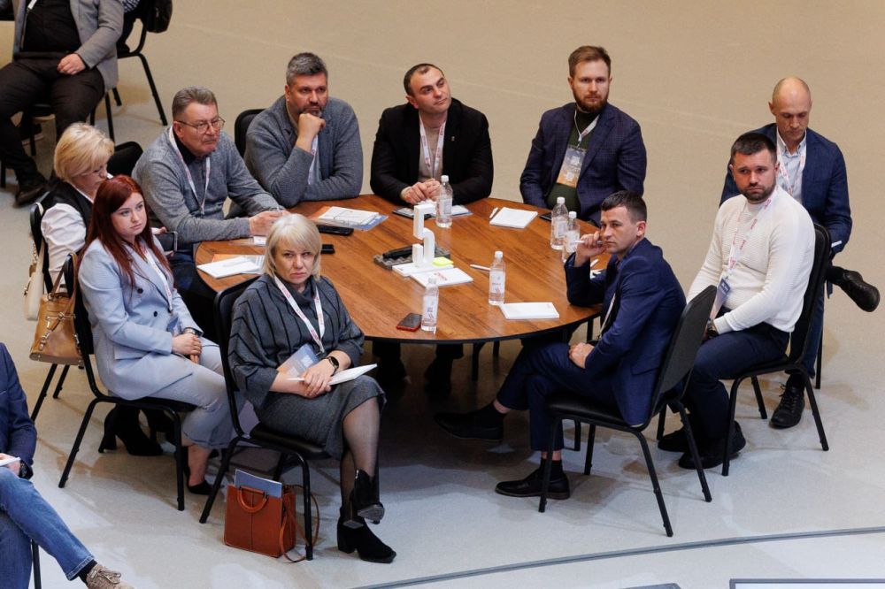 Краснодонские управленцы повышают квалификацию в "Сенеже" Краснодонские управленцы повышают квалификацию в "Сенеже"