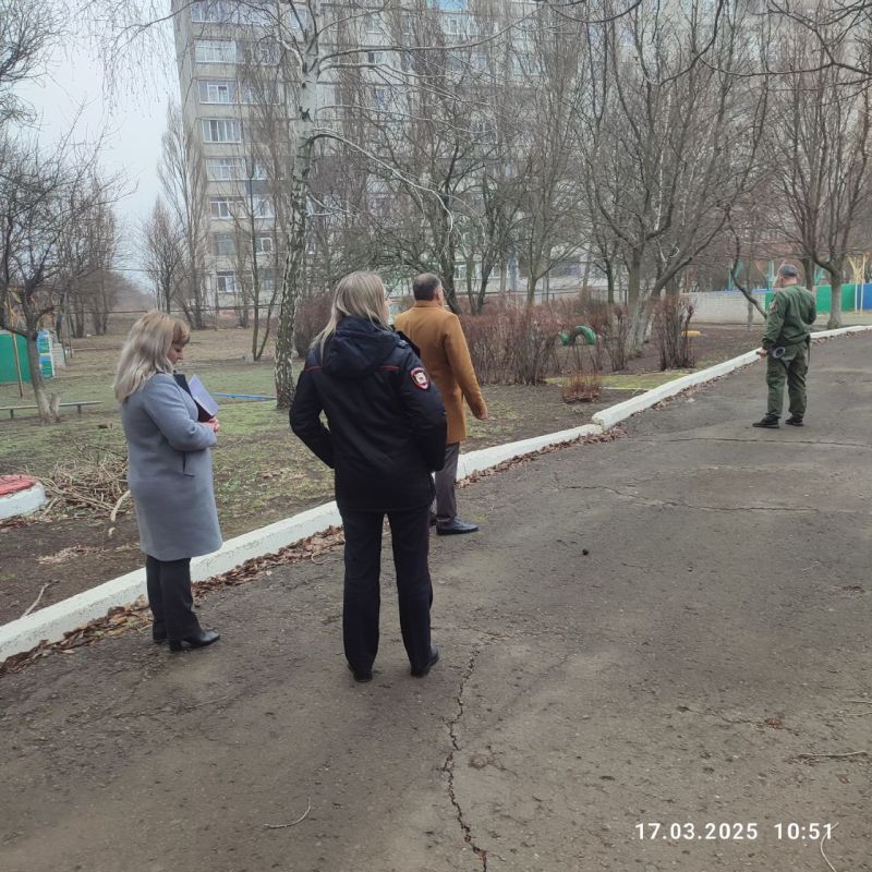 Сотрудники отдела чрезвычайных ситуаций Администрации городского округа муниципальное образование городской округ город Ровеньки приняли участие в учениях по действиям охраны, сотрудников и учащихся в Ровеньковской школе им.... Сотрудники отдела чрезвычайных ситуаций Администрации городского округа муниципальное образование городской округ город Ровеньки приняли участие в учениях по действиям охраны, сотрудников и учащихся в Ровеньковской школе им....
