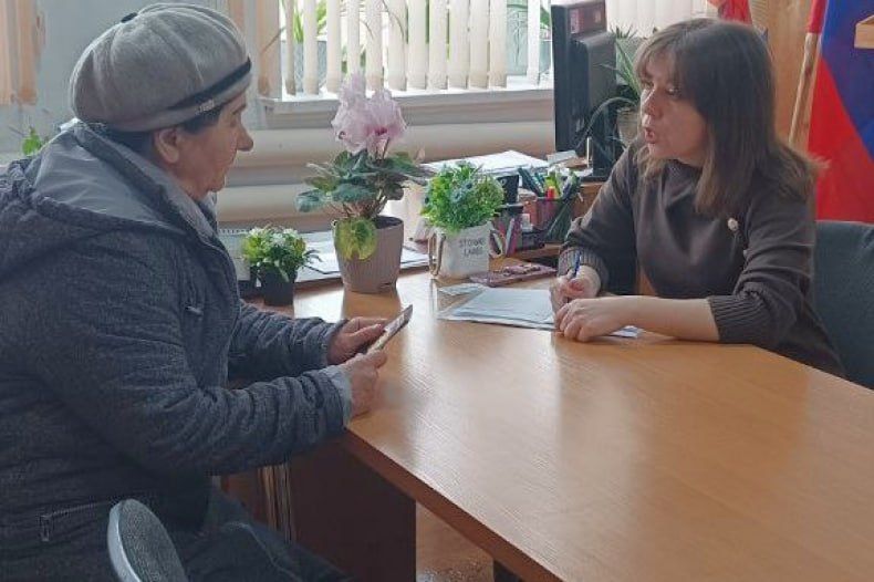В ОЖД пгт Шахтерский состоялась выездная встреча представителей филиала № 15 ГКУ ЛНР «Республиканский центр социальной защиты населения» с жителями населённого пункта В ОЖД пгт Шахтерский состоялась выездная встреча представителей филиала № 15 ГКУ ЛНР «Республиканский центр социальной защиты населения» с жителями населённого пункта