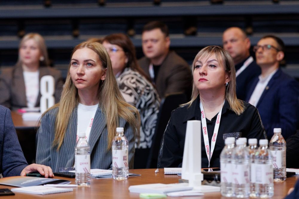 Краснодонские управленцы повышают квалификацию в "Сенеже" Краснодонские управленцы повышают квалификацию в "Сенеже"