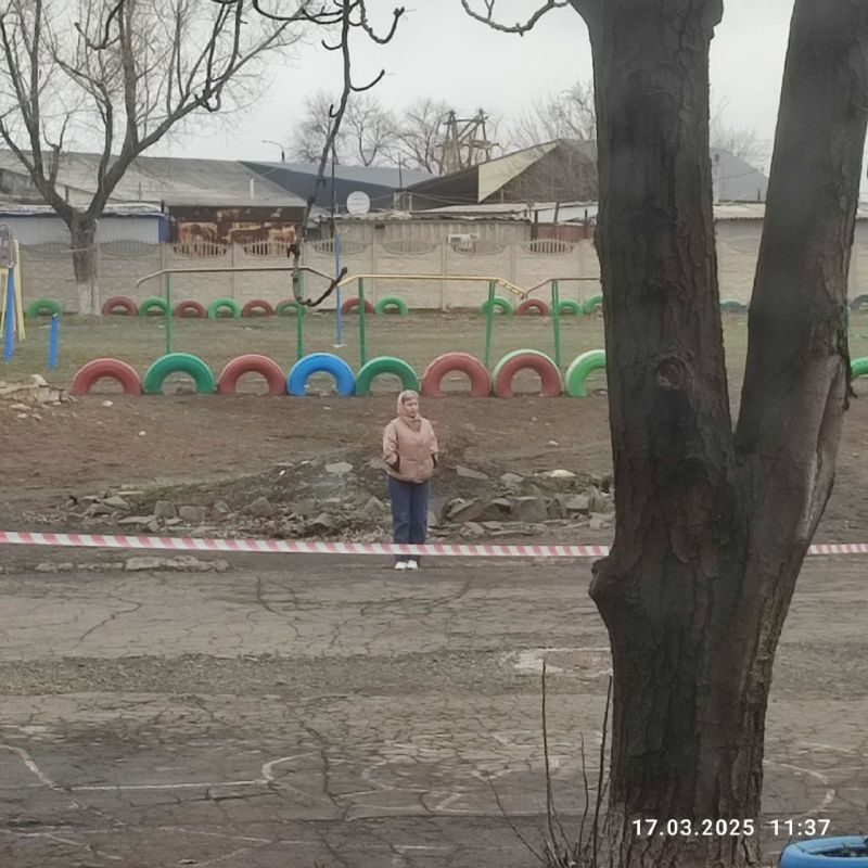 Сотрудники отдела чрезвычайных ситуаций Администрации городского округа муниципальное образование городской округ город Ровеньки приняли участие в учениях по действиям охраны, сотрудников и учащихся в Ровеньковской школе им.... Сотрудники отдела чрезвычайных ситуаций Администрации городского округа муниципальное образование городской округ город Ровеньки приняли участие в учениях по действиям охраны, сотрудников и учащихся в Ровеньковской школе им....