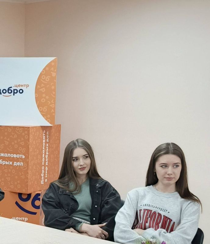 первое занятие English speaking club Алчевского молодёжного центра собрало первых любителей иностранных языков! первое занятие English speaking club Алчевского молодёжного центра собрало первых любителей иностранных языков!