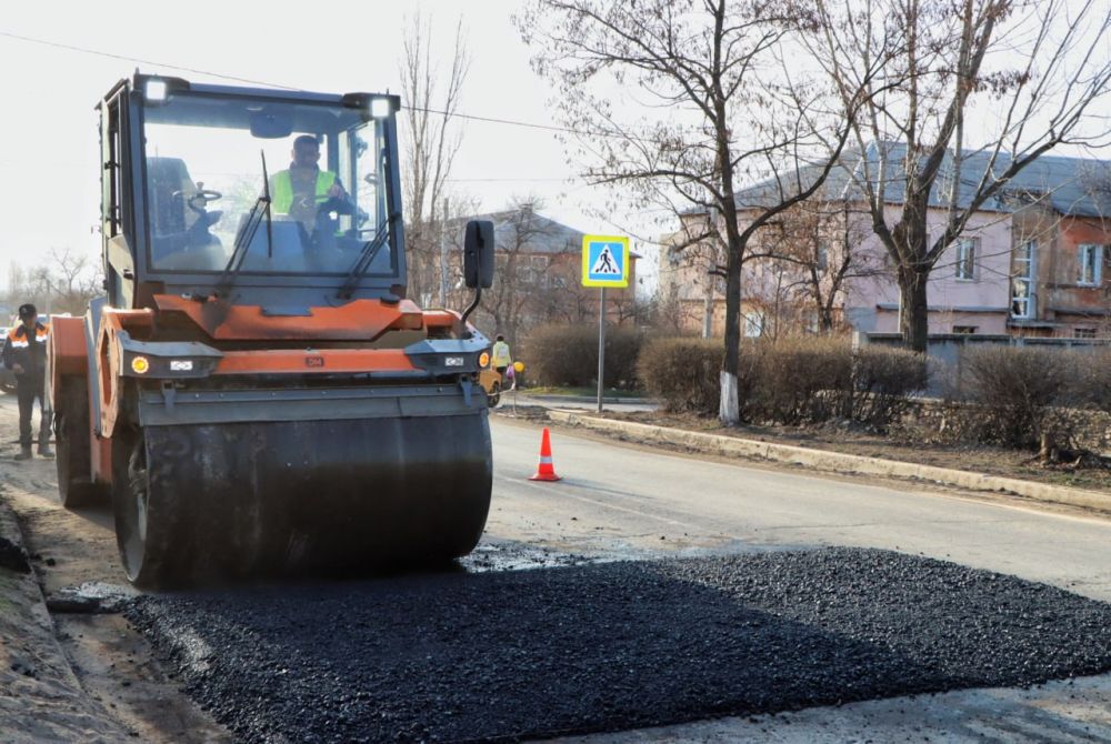 Евгений Бондарь: На центральной улице нашего города появляются дополнительные искусственные неровности, необходимые для принудительного снижения скоростного режима Евгений Бондарь: На центральной улице нашего города появляются дополнительные искусственные неровности, необходимые для принудительного снижения скоростного режима