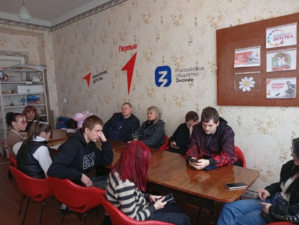 17.03.2025 года в ГБОУ СПО ЛНР "Антрацитовском промышленно-экономическом колледже" прошло внеурочное занятие «Разговоры о важном» на тему "День воссоединения Крыма и Севастополя 17.03.2025 года в ГБОУ СПО ЛНР "Антрацитовском промышленно-экономическом колледже" прошло внеурочное занятие «Разговоры о важном» на тему "День воссоединения Крыма и Севастополя