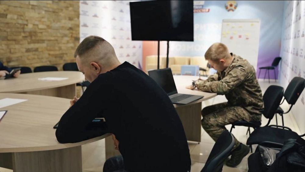 Первые претенденты на участие в региональном кадровом проекте «Герои Луганщины» приступили к этапу тестирования на базе луганского представительства президентской платформы «Россия – страна возможностей» Первые претенденты на участие в региональном кадровом проекте «Герои Луганщины» приступили к этапу тестирования на базе луганского представительства президентской платформы «Россия – страна возможностей»