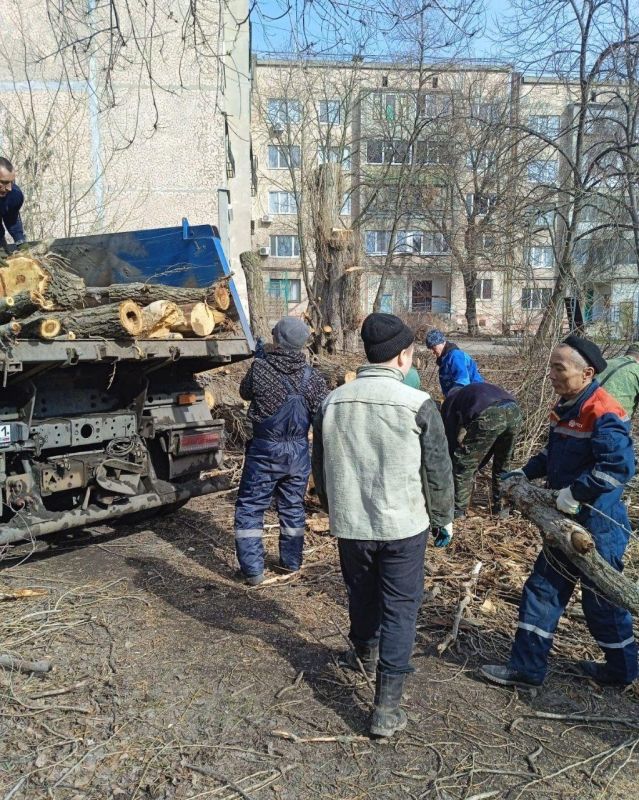Коммунальная бригада из Калмыкии помогла устранить аварию Коммунальная бригада из Калмыкии помогла устранить аварию