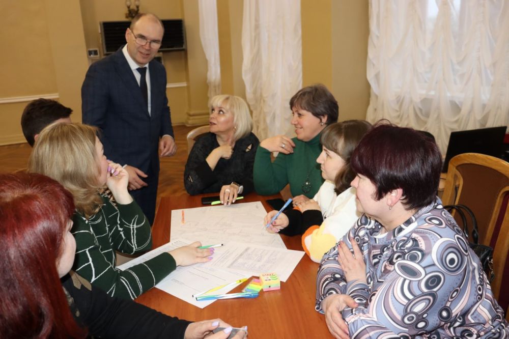 В Стаханове стартовала проектная сессия, посвященная благоустройству площади А. Стаханова и улицы Ленина В Стаханове стартовала проектная сессия, посвященная благоустройству площади А. Стаханова и улицы Ленина