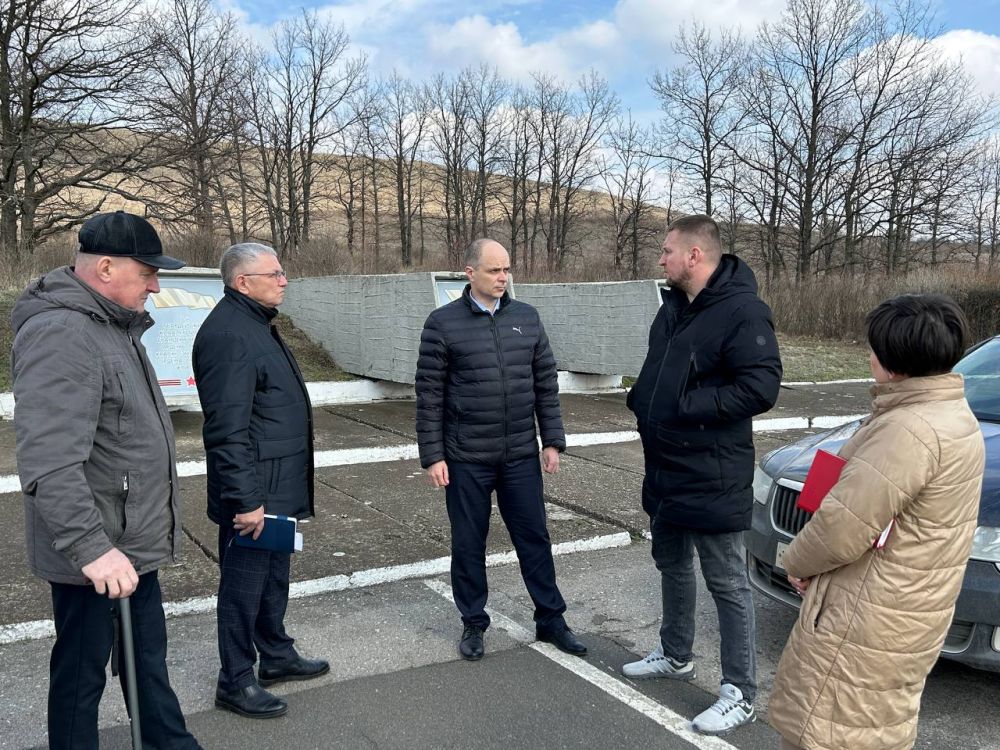 Сергей Соловьев: Сегодня наш округ с рабочим визитом посетил председатель Народного Совета Луганской Народной Республики Денис Мирошниченко Сергей Соловьев: Сегодня наш округ с рабочим визитом посетил председатель Народного Совета Луганской Народной Республики Денис Мирошниченко