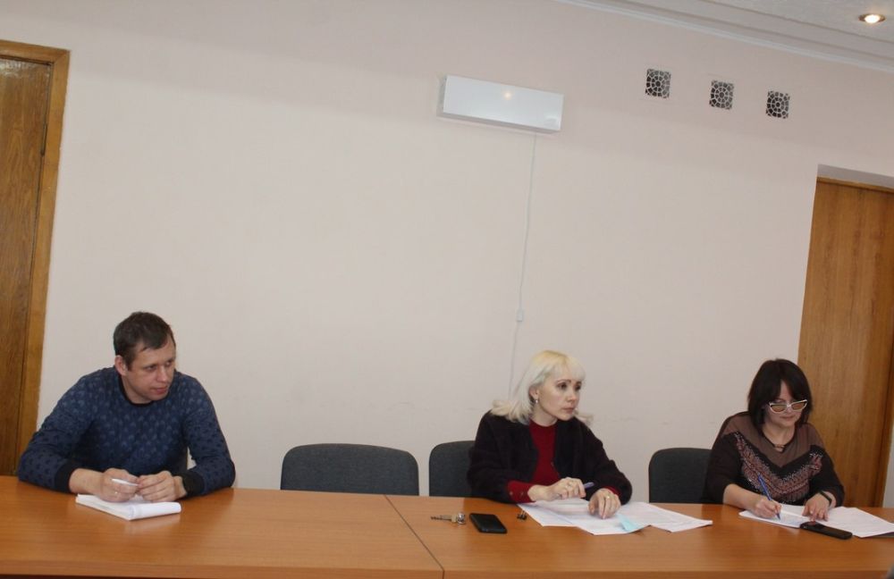 В Администрации городского округа город Кировск состоялось рабочее совещание под председательством Главы городского округа муниципальное образование городской округ город Кировск ЛНР Виктории Сергеевой, по вопросу создания... В Администрации городского округа город Кировск состоялось рабочее совещание под председательством Главы городского округа муниципальное образование городской округ город Кировск ЛНР Виктории Сергеевой, по вопросу создания...