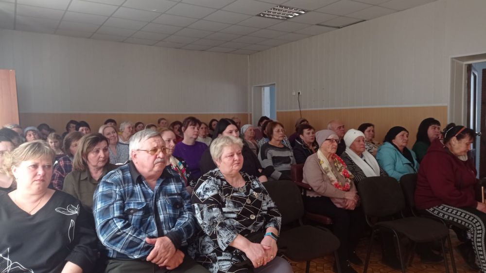 "Театр для всех" подарил Верхнешевырёвке спектакль о войне "Театр для всех" подарил Верхнешевырёвке спектакль о войне