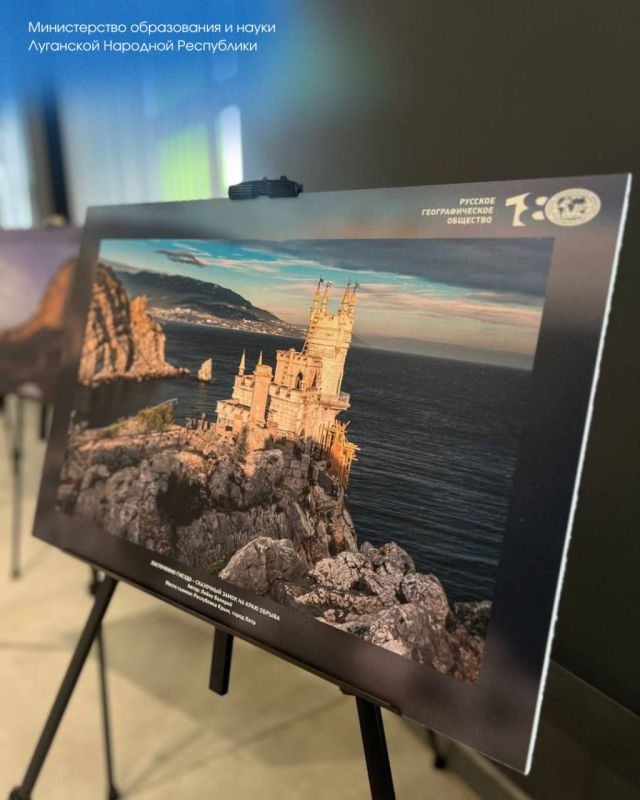 Фотовыставка к 11-й годовщине воссоединения Крыма с Россией открылась в историческом парке «Россия – Моя история», сообщили в Минобрнауки ЛНР Фотовыставка к 11-й годовщине воссоединения Крыма с Россией открылась в историческом парке «Россия – Моя история», сообщили в Минобрнауки ЛНР