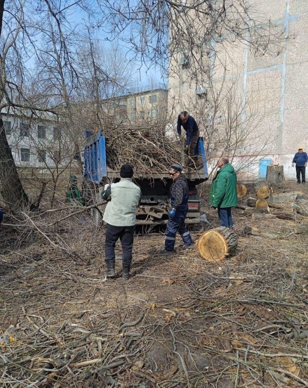 Коммунальная бригада из Калмыкии помогла устранить аварию Коммунальная бригада из Калмыкии помогла устранить аварию