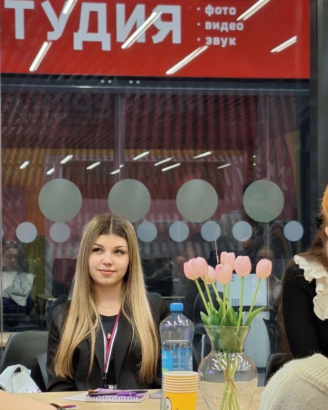 На связи Свердловск. В Молодёжном центре Свердловска вовсю кипит жизнь, и каждый день там проходят интереснейшие мероприятия На связи Свердловск. В Молодёжном центре Свердловска вовсю кипит жизнь, и каждый день там проходят интереснейшие мероприятия