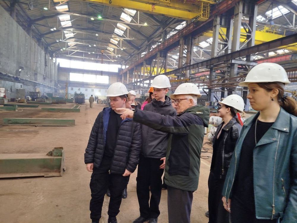 Стахановские школьники посетили завод «РТ – Новые Горизонты» Стахановские школьники посетили завод «РТ – Новые Горизонты»