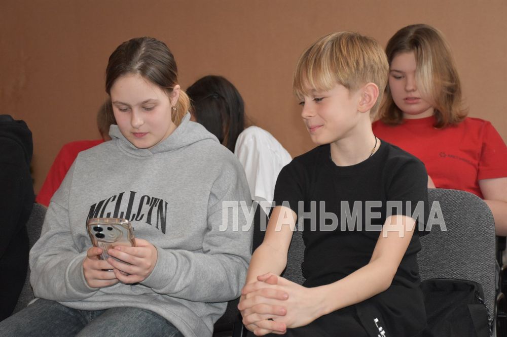 Профориентационные мастер-классы по журналистике прошли в Кировске и в Алчевске Профориентационные мастер-классы по журналистике прошли в Кировске и в Алчевске