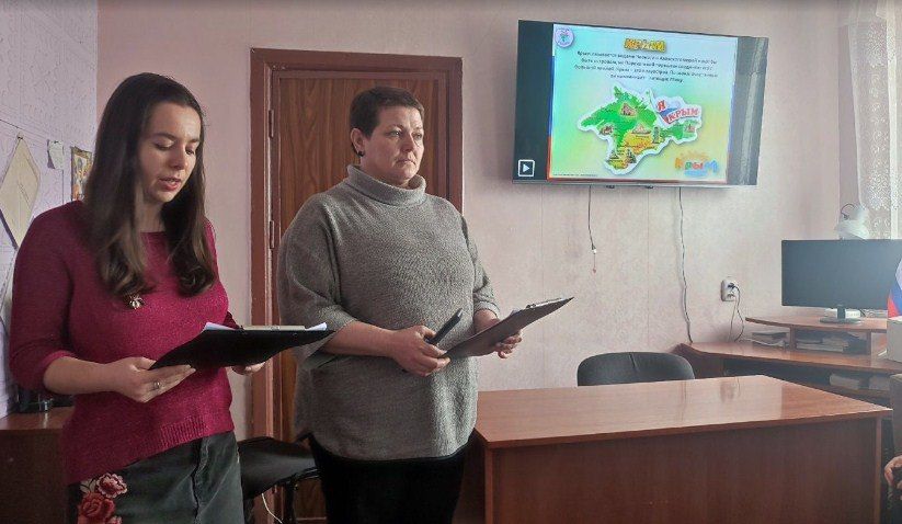 В Лутугинской библиотеке прошел исторический экскурс "Крым в истории России" В Лутугинской библиотеке прошел исторический экскурс "Крым в истории России"