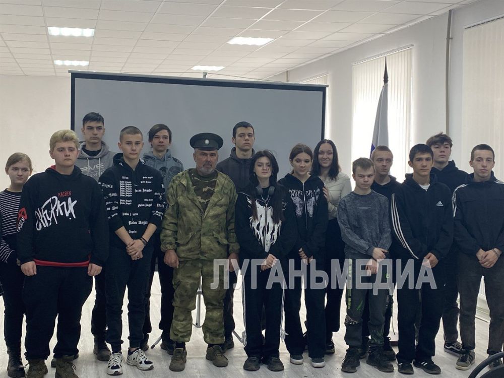 В стенах Кировской городской библиотеки состоялось мероприятие, посвященное 11 годовщине воссоединения Крыма с Россией В стенах Кировской городской библиотеки состоялось мероприятие, посвященное 11 годовщине воссоединения Крыма с Россией