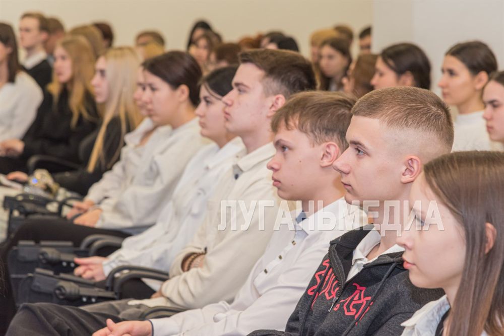 В Луганском Доме молодежи для обучающихся старших классов из учебных учреждений муниципальных округов Республики состоялась лекция на тему «Профилактика и противодействие терроризму» В Луганском Доме молодежи для обучающихся старших классов из учебных учреждений муниципальных округов Республики состоялась лекция на тему «Профилактика и противодействие терроризму»