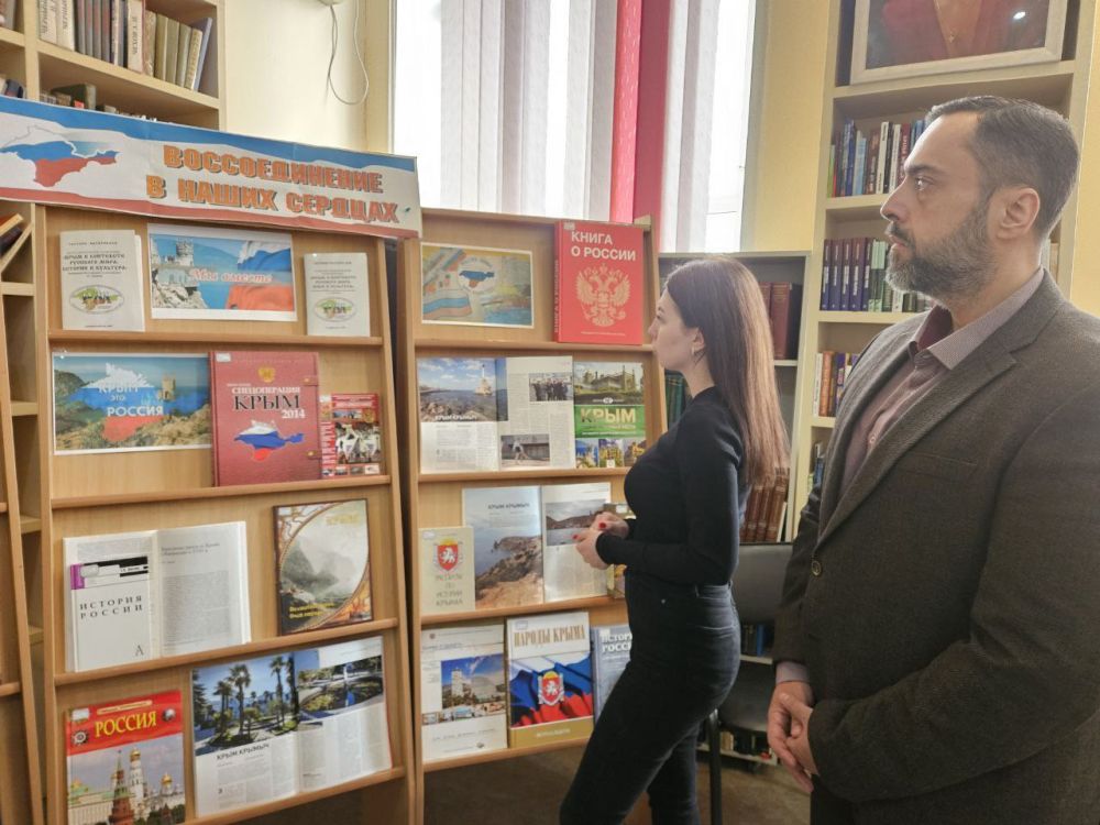 Команда Управления Росреестра посетила выставку, посвященную 11-й годовщине воссоединения Крыма с Россией Команда Управления Росреестра посетила выставку, посвященную 11-й годовщине воссоединения Крыма с Россией