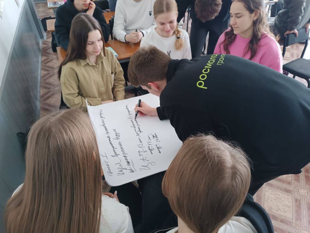 В рамках проекта «Краснодонский центр современных компетенций молодежи «Гравитация успеха» в Суходольской средней школе №17 имени героя советского союза И.А.Земнухова В рамках проекта «Краснодонский центр современных компетенций молодежи «Гравитация успеха» в Суходольской средней школе №17 имени героя советского союза И.А.Земнухова