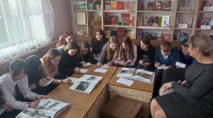 В Лутугинской библиотеке прошел исторический экскурс "Крым в истории России" В Лутугинской библиотеке прошел исторический экскурс "Крым в истории России"