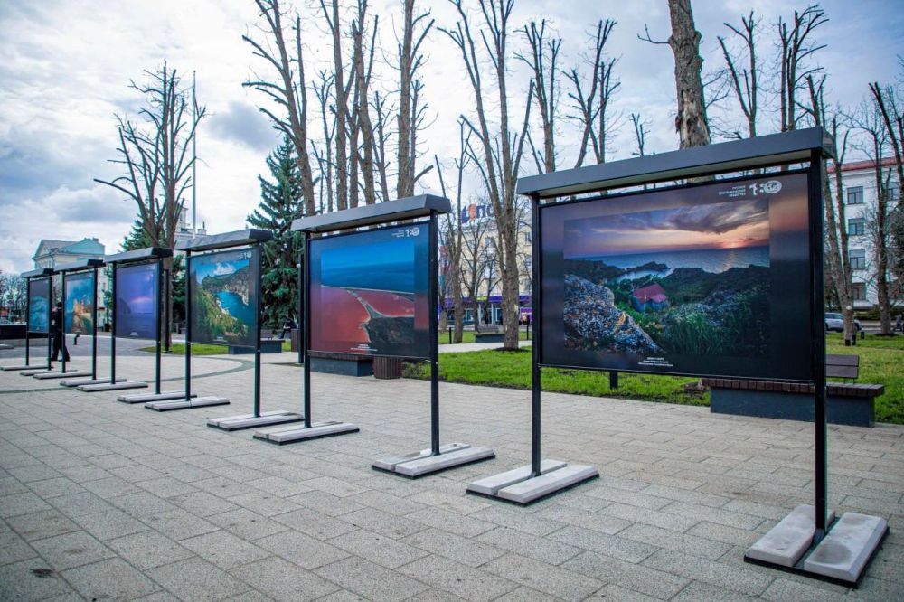 На стендах постоянной фотовыставки в На стендах постоянной фотовыставки в
