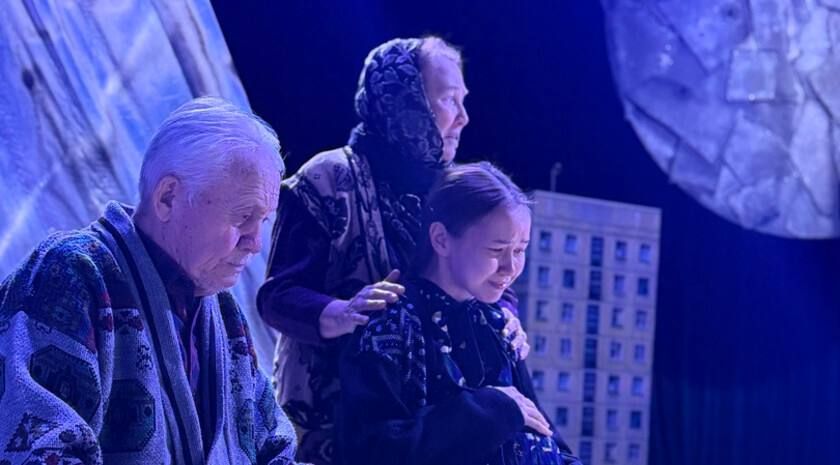 Премьера спектакля, посвященного событиям и поставленного по пьесе луганского автора, состоялась на сцене Русского молодежного театра «Наш театр» в городе Салават Республики Башкортостан Премьера спектакля, посвященного событиям и поставленного по пьесе луганского автора, состоялась на сцене Русского молодежного театра «Наш театр» в городе Салават Республики Башкортостан