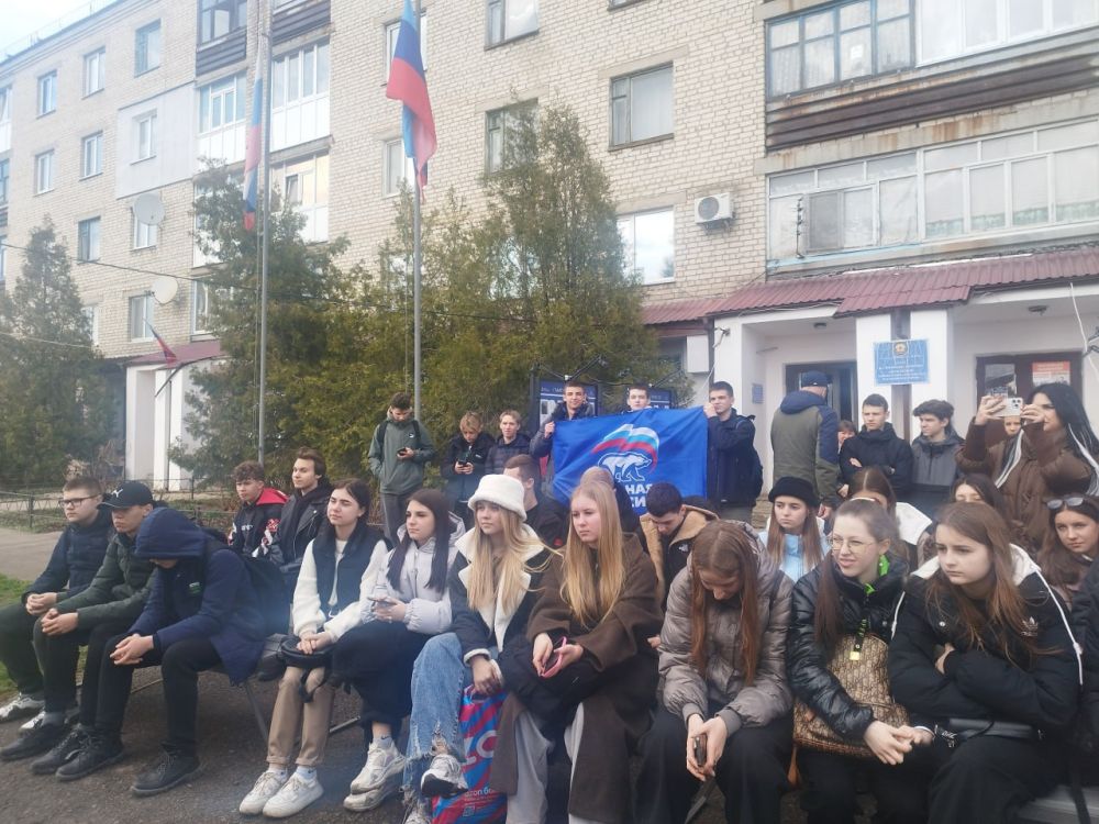 18 марта коллектив Краснодонского городского Дворца культуры имени «Молодой гвардии» организовал мероприятие, посвященное Дню воссоединения Крыма с Россией 18 марта коллектив Краснодонского городского Дворца культуры имени «Молодой гвардии» организовал мероприятие, посвященное Дню воссоединения Крыма с Россией