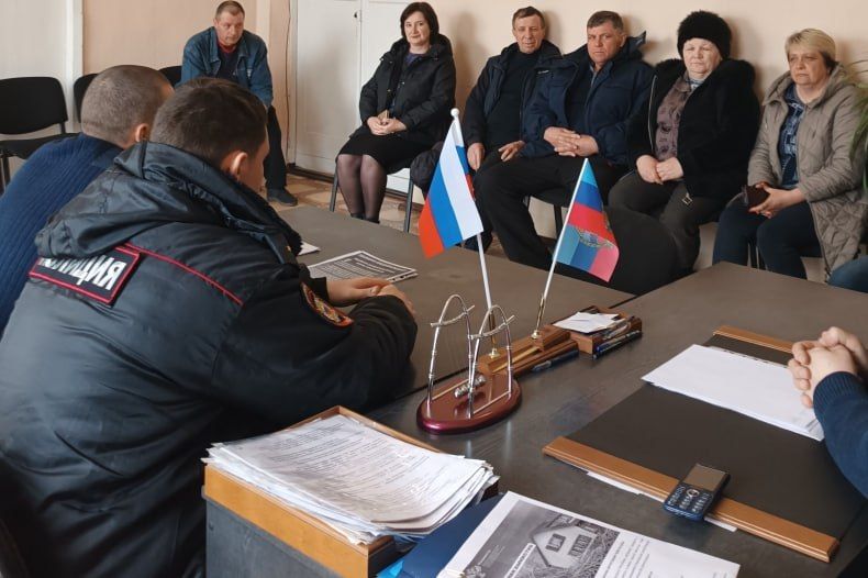 В селе Дарьино-Ермаковка обсудили создание добровольных народных дружин В селе Дарьино-Ермаковка обсудили создание добровольных народных дружин