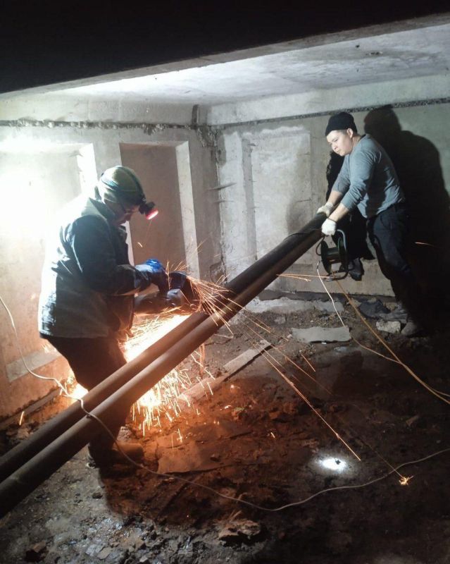 Коммунальная бригада из Калмыкии помогла устранить аварию Коммунальная бригада из Калмыкии помогла устранить аварию